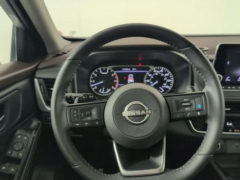 Used 2023 Nissan Rogue SV w/ SV Premium B Package FWD image 17
