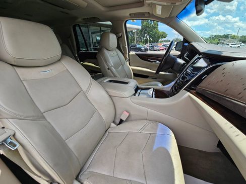 Used 2015 Cadillac Escalade Luxury AWD/4WD image 10