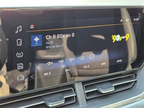 Certified 2025 Chevrolet Trax LT w/ LT Convenience Package image 30