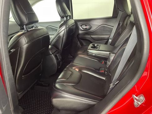 Used 2019 Jeep Cherokee Trailhawk AWD/4WD image 18