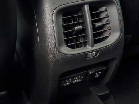 Used 2021 Jeep Cherokee Limited image 36