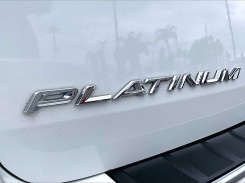 Used 2020 Ford Explorer Platinum w/ Premium Technology Package image 8