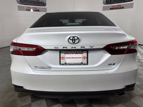 Used 2018 Toyota Camry XLE image 5