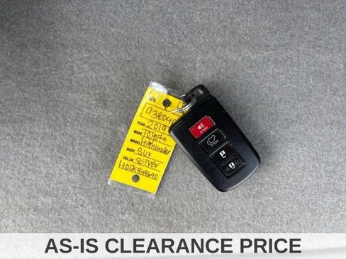 Used 2019 Toyota Highlander XLE AWD/4WD image 17