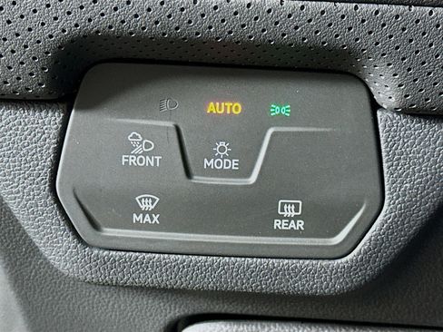 Used 2025 Volkswagen Atlas SE image 17