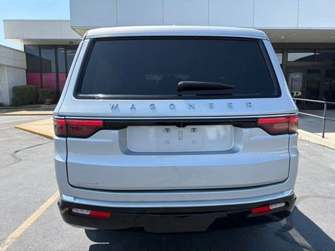 Used 2023 Jeep Wagoneer 4WD image 5