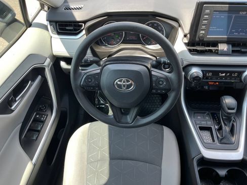 Used 2019 Toyota RAV4 XLE w/ Carpet Mat Package FWD image 13