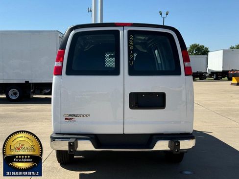 Used 2024 Chevrolet Express 2500 w/ Driver Convenience Package RWD image 6