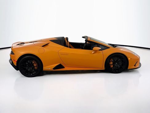 Used 2020 Lamborghini Huracan EVO RWD image 4