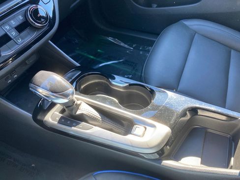 Used 2025 Buick Envista Sport Touring image 41