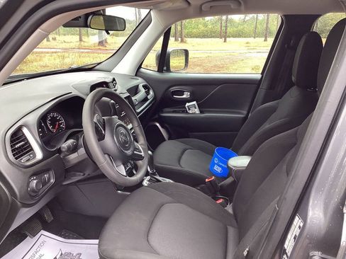 Used 2023 Jeep Renegade Latitude image 9