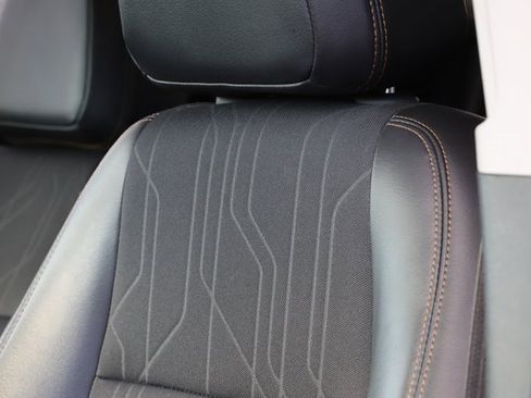 Used 2021 Chevrolet Trax LT w/ Redline Edition image 12