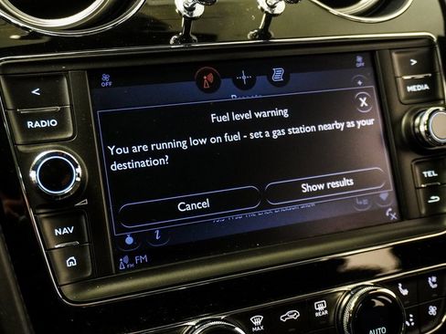 Used 2020 Bentley Bentayga V8 image 27