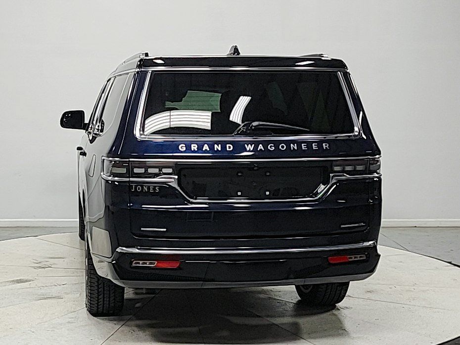 Used 2023 Jeep Grand Wagoneer L Series II w/ Convenience Group III AWD/4WD image 9