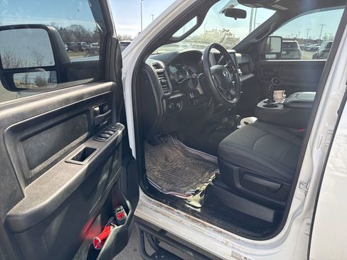 Used 2024 RAM 3500 Tradesman w/ Chrome Appearance Group AWD/4WD image 5