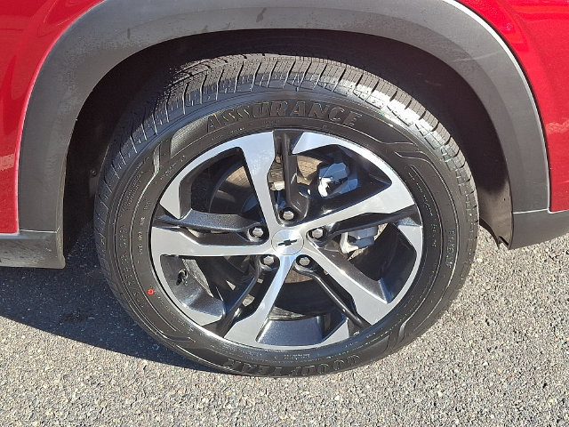 Used 2025 Chevrolet Trax RS w/ Sunroof Package FWD image 8