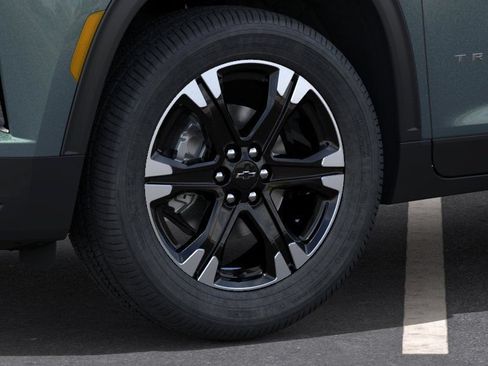 New 2027 Chevrolet Traverse LT w/ Sun and Wheel Package FWD image 9