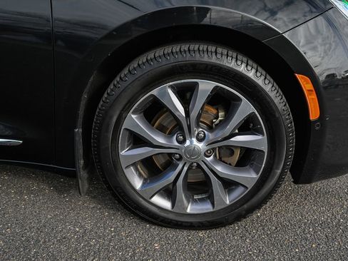 Used 2017 Chrysler Pacifica Limited image 15