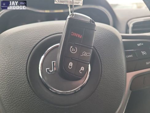 Used 2019 Jeep Grand Cherokee Limited image 34