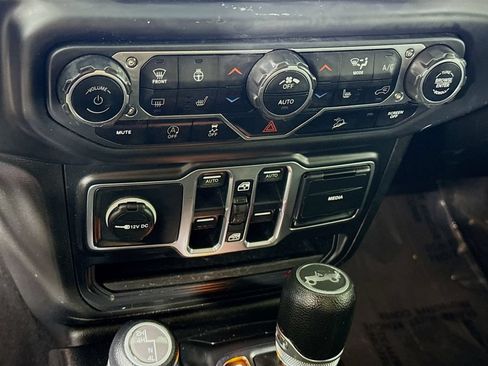 Used 2018 Jeep Wrangler Unlimited Sahara w/ Dual Top Group AWD/4WD image 8