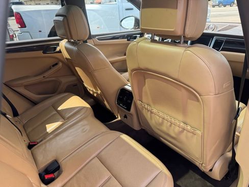 Used 2016 Porsche Macan S image 16