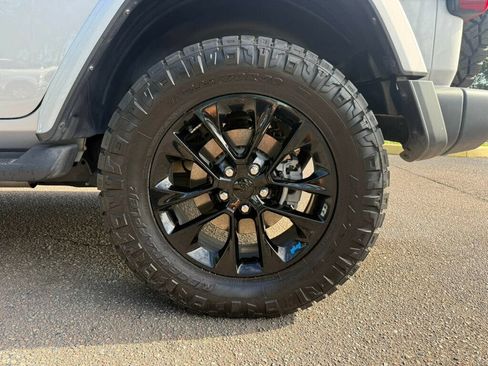 Used 2022 Jeep Wrangler Unlimited Sahara w/ Safety Group AWD/4WD image 10