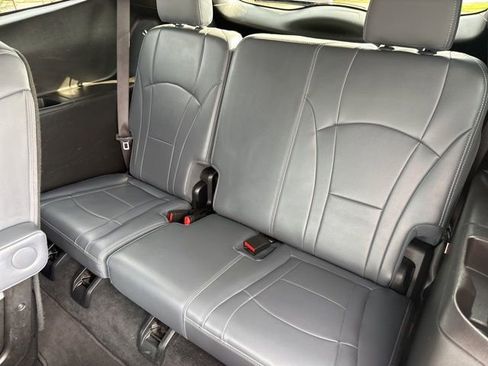 Used 2024 Buick Enclave Premium image 27