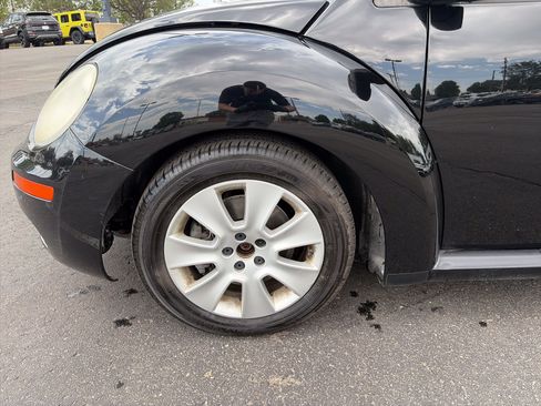 Used 2010 Volkswagen Beetle Coupe FWD image 10