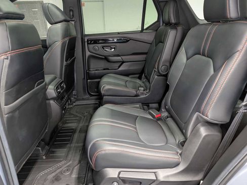 Used 2025 Honda Pilot TrailSport image 21