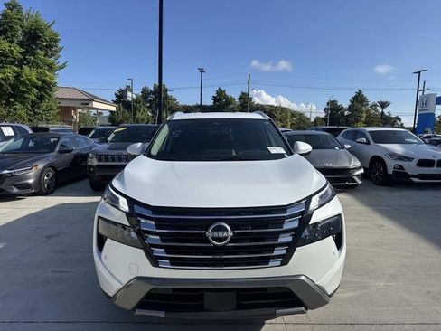 Used 2026 Nissan Rogue SL FWD image 2