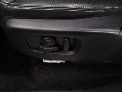 Used 2024 Land Rover Discovery S image 26