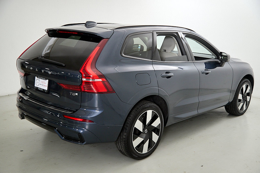 Certified 2025 Volvo XC60 T8 Plus w/ Protection Package Premier AWD/4WD image 7