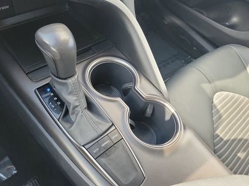 Used 2024 Toyota Camry SE image 32