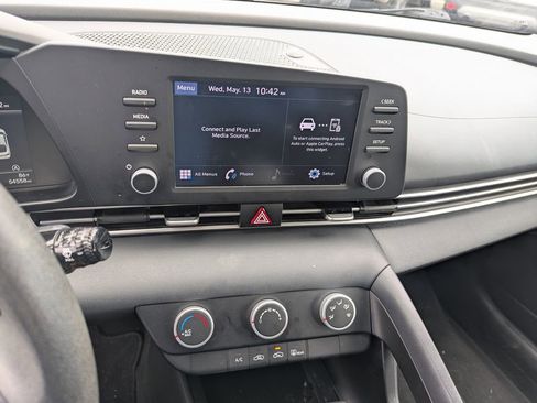 Used 2023 Hyundai Elantra SE FWD image 16