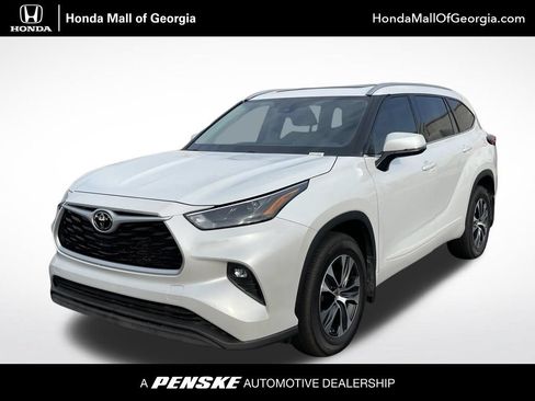 Used 2022 Toyota Highlander XLE AWD/4WD image 1