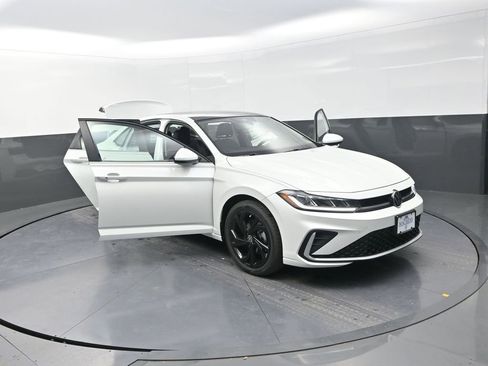 New 2026 Volkswagen Jetta SE image 29