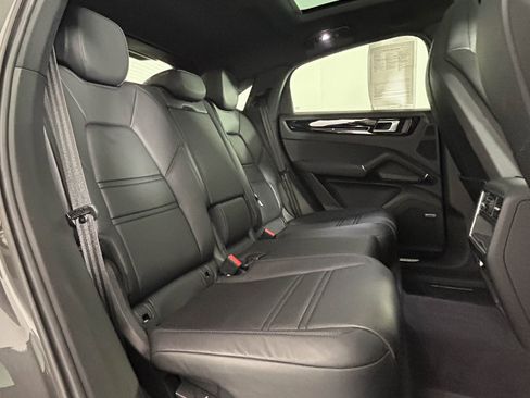 Used 2023 Porsche Cayenne Coupe image 27
