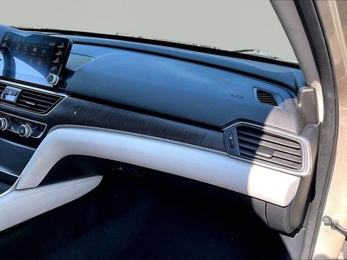 Used 2018 Honda Accord Touring image 20