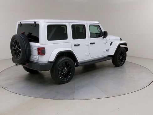 Used 2025 Jeep Wrangler Unlimited Sahara AWD/4WD image 13