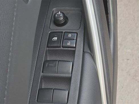 Certified 2024 Toyota Corolla Cross XLE image 17