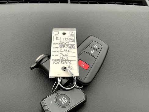 Used 2019 Toyota C-HR XLE image 28