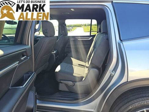 Used 2025 GMC Acadia Elevation FWD image 25