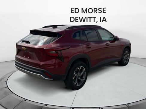 Used 2025 Chevrolet Trax LT w/ LT Convenience Package FWD image 5