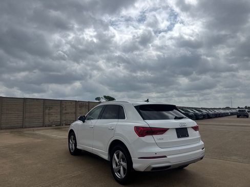Used 2020 Audi Q3 2.0T Premium w/ Convenience Package AWD/4WD image 16