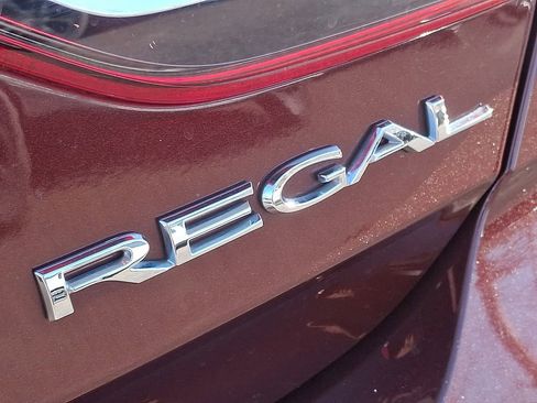 Certified 2018 Buick Regal Essence w/ Driver Confidence Package #1 image 28