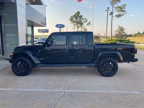 Used 2022 Jeep Gladiator Overland AWD/4WD image 2