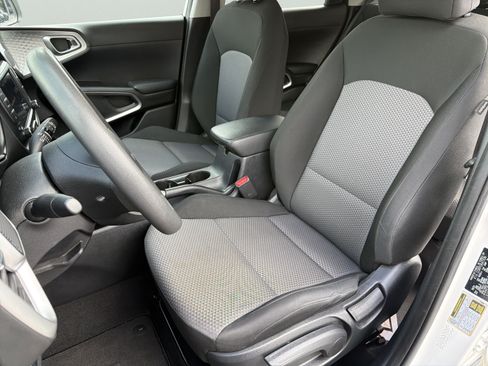 Used 2024 Kia Soul LX w/ Option Group 015 FWD image 22
