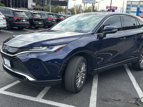 Used 2023 Toyota Venza Limited image 7