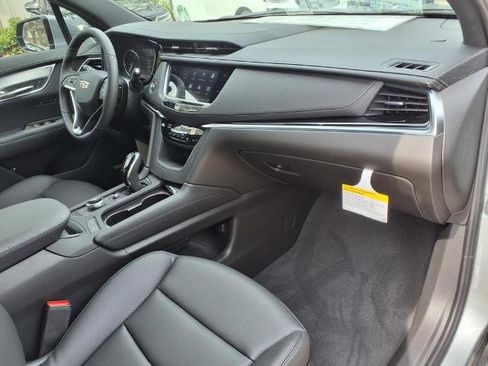 New 2025 Cadillac XT6 Luxury image 8