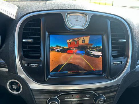 Used 2017 Chrysler 300 Limited w/ Value Package image 20